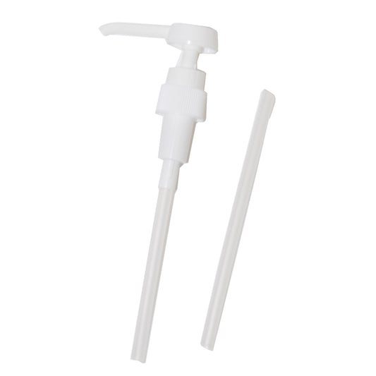 Eine weiße Diversey Kunststoffpumpe für 1l und 500ml Euronorm und Soft Care Man Flaschen (2ml Hub, DIN25, 125mm & 170mm Tauchrohre), abgebildet mit Verlängerungsstück; 5er Pack, von Diversey Deutschland GmbH & Co. OHG.