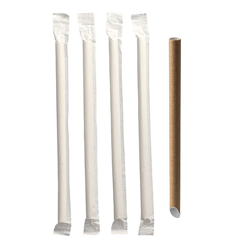 Abgebildet sind fünf PAPSTAR Bubble Tea Halme "pure" (Ø 12 mm, 20 cm, braun, spitz | Folie) der PAPSTAR GmbH; vier einzeln verpackt und eine unverpackt, alle senkrecht auf weißem Grund angeordnet.