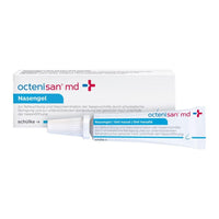 Nell’immagine è raffigurato un tubetto di gel nasale Schülke Octenisan® md (6 ml) della Schülke & Mayr GmbH con la confezione. Entrambi i tubetti recano una scritta in blu e rosso, descrizioni in tedesco e un simbolo a forma di croce medica che ne indica l’uso per la disinfezione del rinofaringe. Il tubetto è dotato di un tappo bianco.
