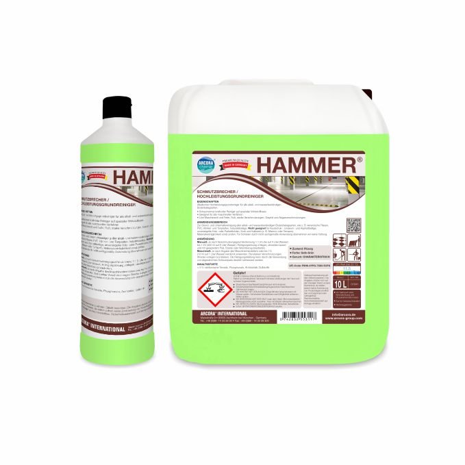 Sont illustrés deux contenants du Arcora Hammer Schmutzbrecher / Nettoyant de base haute performance de Arcora International GmbH : une bouteille de 1 litre (à gauche) et un bidon de 10 litres (à droite), tous deux avec une étiquette blanche, une écriture rouge et des symboles d'avertissement.