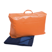Borsa da trasporto contenente 5 coperte di lana Rostock
