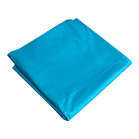 Ein blauer Abena Re-Seller GmbH Abfallsack (240 L, 650+550x1350 mm, 76 my LDPE) von einer 10er-Rolle liegt sauber gefaltet auf einer weißen Fläche, seine Farbe ähnelt den blauen Standard-Abfallsäcken.