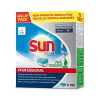 Une boîte de pastilles « Sun Professional All in 1 Tabs » pour lave-vaisselle, commercialisée par Diversey Deutschland GmbH & Co. OHG, contient 102 pastilles, est composée à 70 % d'ingrédients naturels et bénéficie d'une formule améliorée, comme indiqué clairement sur l'emballage.