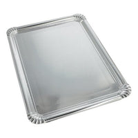 I vassoi da portata Starpak 10 (34 x 45,5 cm, argento, quadrati, con rivestimento in PET) in cartone consentono di presentare le pietanze con stile; confezione da 10 pezzi, ideali per occasioni eleganti – raffigurati su sfondo bianco.
