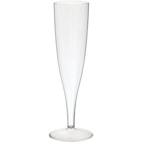 Un bicchiere da champagne trasparente da 135 ml della Duni GmbH, realizzato in PS di alta qualità, con stelo lungo e calice stretto, è raffigurato su sfondo bianco e ne mette in risalto l’eleganza; è disponibile in confezioni da 10 pezzi.