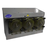 The Diversey L5000 Plus 3 x 600 Pump with Tr8000L (1 unit) is a stainless steel device designed for industrial use, featuring three transparent compartments, buttons, the Diversey logo, and the yellow warning symbol. Compatible with the Tr8000L and L5000 Plus systems.