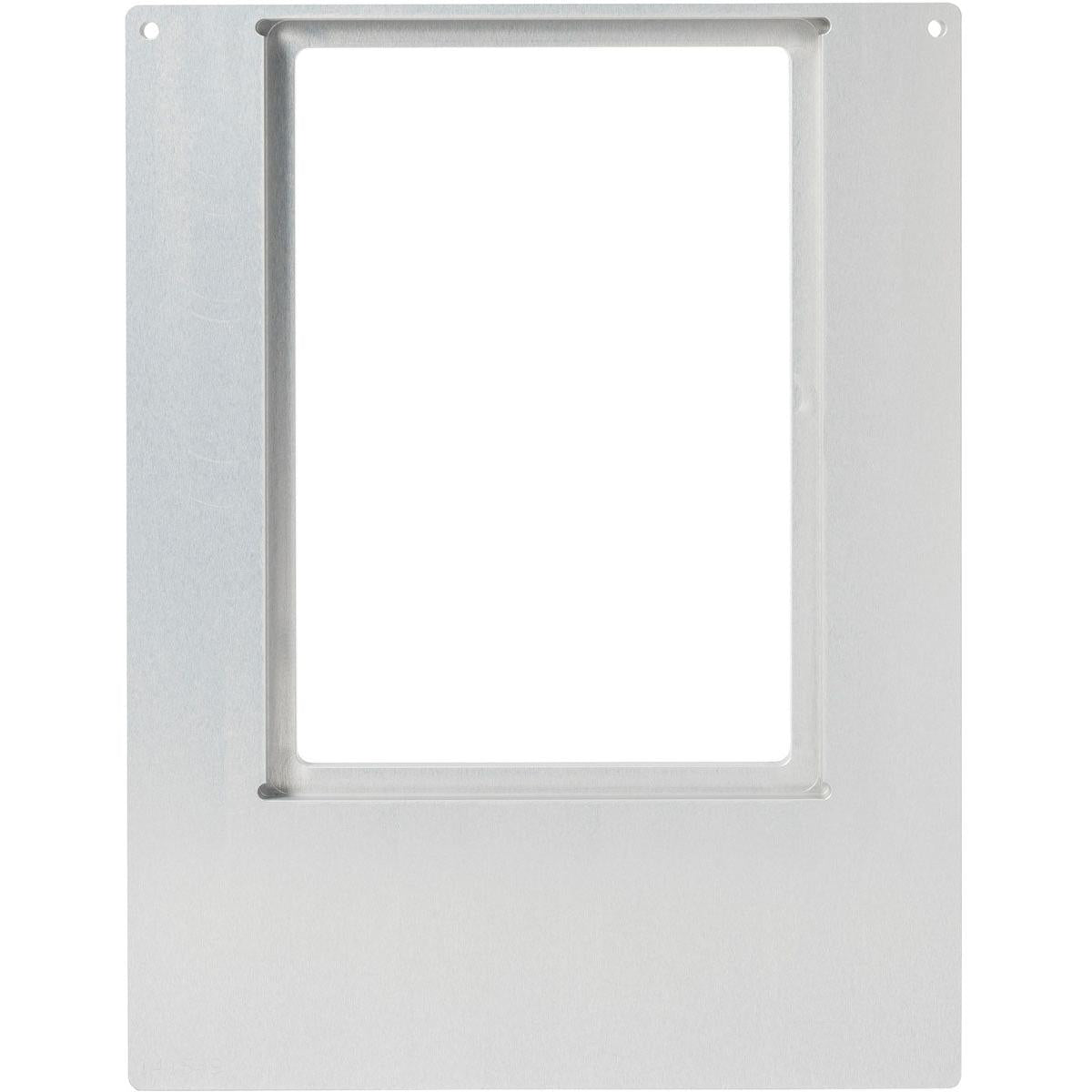 Die Adapterkassette für DF10 und DF20 Kassetten der Duni GmbH ist eine rechteckige Montageplatte aus Metall mit einer großen Aussparung in der Mitte und vier Ecklöchern, ideal zum Anschrauben oder Befestigen. Die Oberfläche ist glatt und wirkt unbearbeitet. Verpackung: 1 Stück.