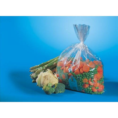 Ein transparenter Starpak 90 Gefrierbeutel (LLDPE, 2 l, 30 x 20 cm), gefüllt mit gefrorenem Mischgemüse – Erbsen und Karotten – liegt neben frischem Spargel, Blumenkohl und Brokkoli auf einer blauen Oberfläche.