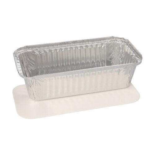 Una Starpak 25 vaschette, Alu + coperchio interno, padella rivestita in PP poggia su carta pergamena bianca - perfetta per catering o da asporto.