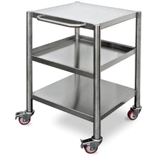 Der Duni GmbH Trolley für DF22/22F/32/32F in Silber Edelstahl (600x600x800mm, 1 Stück) verfügt über drei Einlegeböden, einen seitlichen Griff und vier schwenkbare Rollen - zwei davon mit Bremsen - für einen effizienten Transport in einem schlanken Industriedesign.