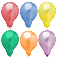 Sechs PAPSTAR Luftballons Ø 25 cm, farbig sortiert im Metallic-Design (6 Stück), liegen in zwei Reihen zu je drei auf weißem Hintergrund.