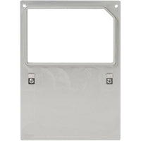 Une plaque métallique rectangulaire destinée à la cassette DF10/20 pour barquette Polardeli rPET 300/500/750 ml de la société Duni GmbH comporte une fenêtre découpée en haut, deux vis en bas au centre et la gravure « 187028 » dans le coin inférieur gauche.
