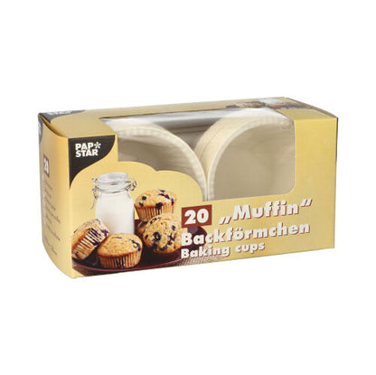 Eine Schachtel mit 20 weißen PAPSTAR Muffins-Backförmchen (Ø 5 cm, 3,5 cm hoch) der PAPSTAR GmbH kommt in einer Faltschachtel mit Sichtfenster und Muffin-Motiv.