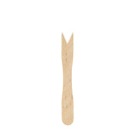 La fourchette à frites de 85 mm de Duni GmbH est une petite fourchette à amuse-bouches en bois, plate et non cirée, dotée d'une encoche en forme de V et d'un manche arrondi ; elle est respectueuse de l'environnement et présente une finition blanche isolante. Conditionnement : 1 000 pièces.