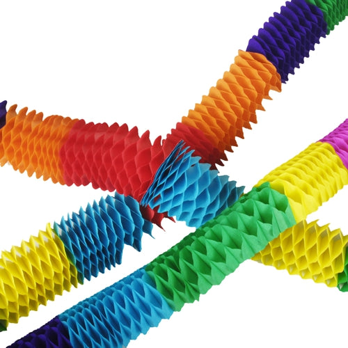 Les PAPSTAR 4 guirlandes de PAPSTAR GmbH sont des guirlandes en papier texturées en accordéon en rouge, orange, jaune, vert, bleu et violet. Enchevêtrées en diagonale sur un fond blanc, elles sont réutilisables et donnent une note festive à chaque fête.