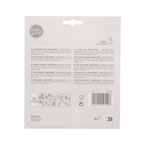 Auf der Rückseite der PAPSTAR Buchstabenkerzen "Happy Birthday", 8 cm, Blister (1 Stück) der PAPSTAR GmbH befinden sich mehrsprachige Hinweise, Sicherheits- und Recyclingsymbole, Barcodes sowie der Name und die Adresse der Marke auf hellgrauem Hintergrund.