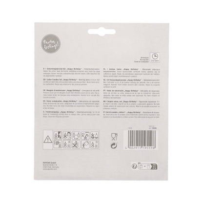 Auf der Rückseite der PAPSTAR Buchstabenkerzen "Happy Birthday", 8 cm, Blister (1 Stück) der PAPSTAR GmbH befinden sich mehrsprachige Hinweise, Sicherheits- und Recyclingsymbole, Barcodes sowie der Name und die Adresse der Marke auf hellgrauem Hintergrund.