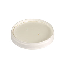 Der Deckel Karton Ronda SHORT von Duni GmbH ist ein runder, weißer FSC/PLA-Karton-Deckel (90x90x16 mm) für 240/360 ml, ideal für nachhaltige Verpackung. Die Packung enthält 25 Stück.