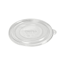 Der Duni GmbH Deckel rPET Ronda WIDE Transparent 500/700 ml verfügt über eine kleine Aufreißlasche, die Prägung "BioPak Recycled 25%", glatte Kanten und eine vertiefte Mitte. Hergestellt aus recyceltem PET für nachhaltige Verpackung. Packung: 50 Stück.