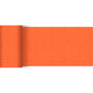 Der teilweise ausgerollte orangefarbene Dunicel-Tischläufer (20 m x 15 cm) der Duni GmbH zeichnet sich durch ein dezentes, sich kreuzendes Linienmuster aus und ist durch seine leuchtende Farbe und sein Design ideal für eine stilvolle Tischdekoration.