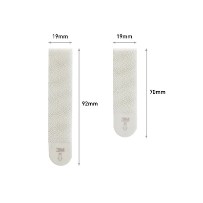 Zwei Command™ Bilder-Montage Strips von 3M Deutschland GmbH (Größen M 70x19mm, L 92x19mm) aus dem Vorteilspack 17209 sind nebeneinander abgebildet-perfekt zum Aufhängen von Bildern ohne Nägel oder Beschädigungen.