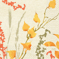 Des plantes et des feuilles automnales, représentées dans un style aquarelle aux tons orange, jaune et vert, ornent les serviettes Duni GmbH 33 x 33, 3 épaisseurs, 1/4 de paquet « Beauty » (250 pièces), sur un fond beige texturé et agrémentées d'élégants motifs naturels.