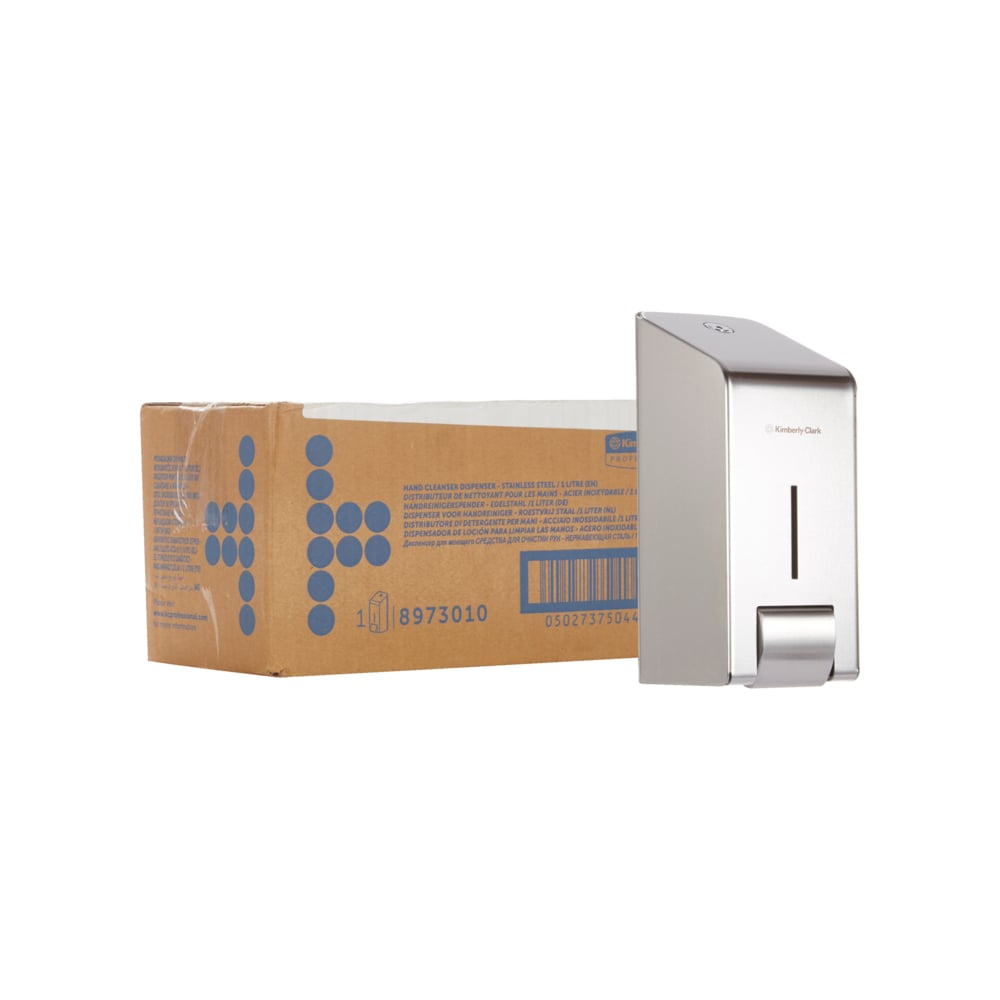 Ein brauner Karton mit blauer Grafik steht neben einem Kimberly-Clark GmbH Professional™ Spender für Waschlotionen - einem eleganten 1-Liter-Wandspender für Waschlotionen aus Edelstahl, der als einzelne Einheit im Karton geliefert wird.
