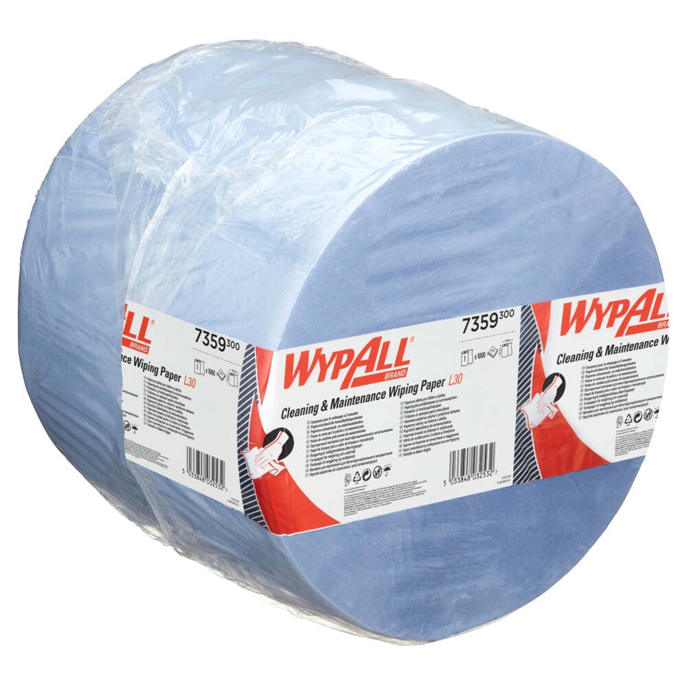 Un rouleau jumbo de papier essuie-tout bleu WypAll® L30 de Kimberly-Clark GmbH pour travaux de maintenance, extra large et long, emballé dans un film transparent avec informations produit, instructions d'application pour le nettoyage industriel et code-barres ; 1 rouleau x 1000 feuilles par carton.