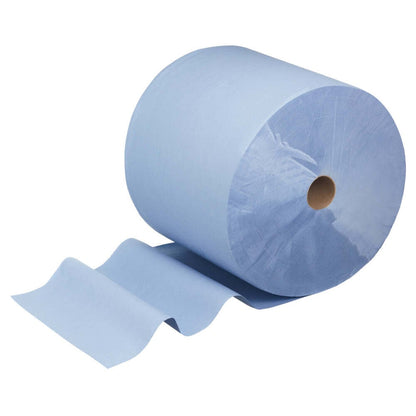 Un grand rouleau jumbo de papier essuie-tout bleu WypAll® L30 de Kimberly-Clark GmbH, extra large & long avec 1000 feuilles, idéal pour les travaux de maintenance, exposé avec quelques feuilles déroulées sur fond blanc.