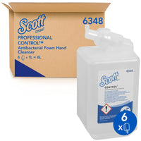 L'immagine mostra una cartuccia di sapone in schiuma Scott® Anti Bac della Kimberly-Clark GmbH da 1 litro davanti a una scatola recante la scritta "6 x 1L = 6L". Un simbolo blu evidenzia la confezione da 6 cartucce: perfetta per i bagni.