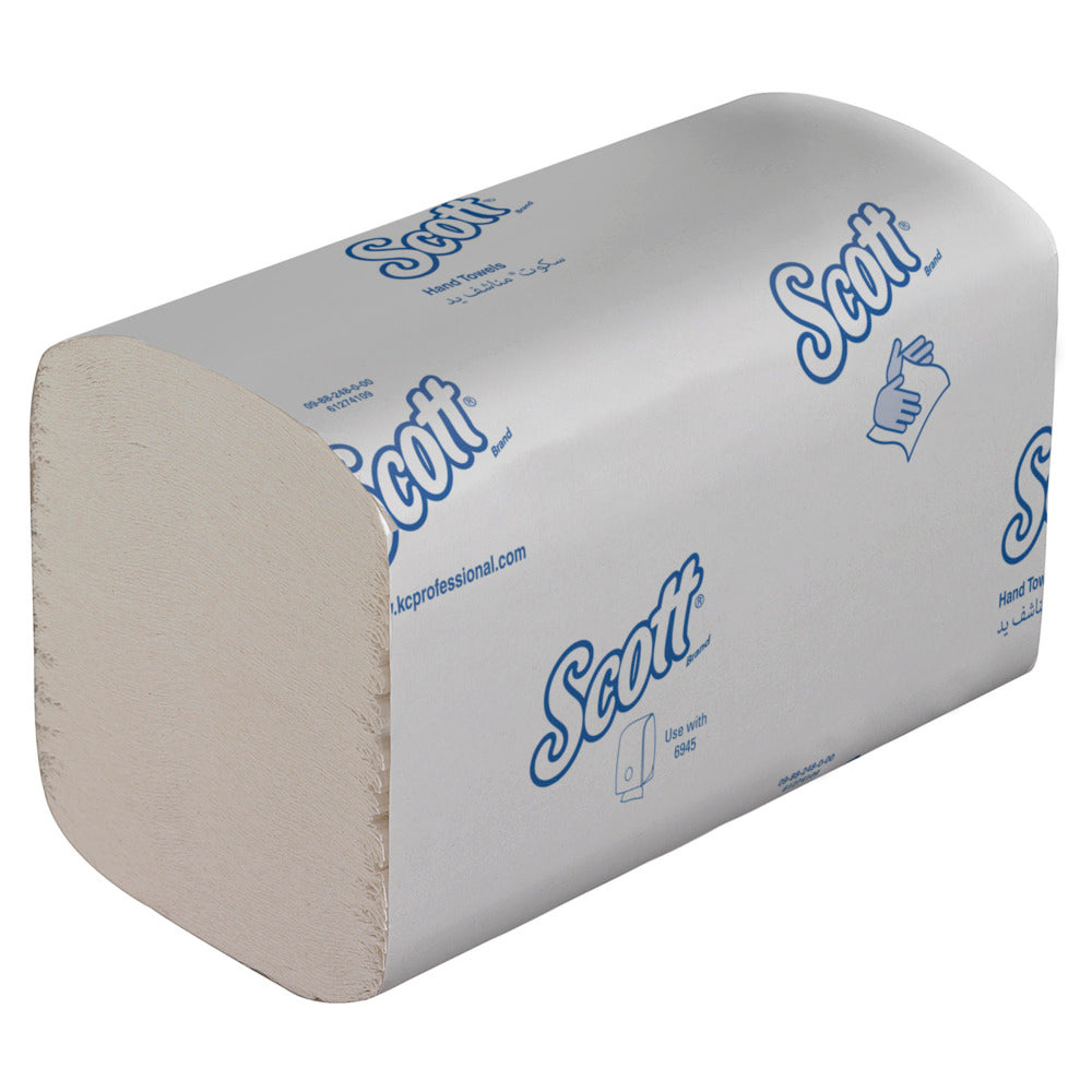 Scott® ESSENTIAL™ Interfold Handtücher, Weiß, Klein (15 x 340 Blatt) von Kimberly-Clark GmbH im Karton: hygienisch verpackt mit blauem Scott Logo. Perfekt für viel frequentierte Waschräume und einfache Entnahme aus Spendern.
