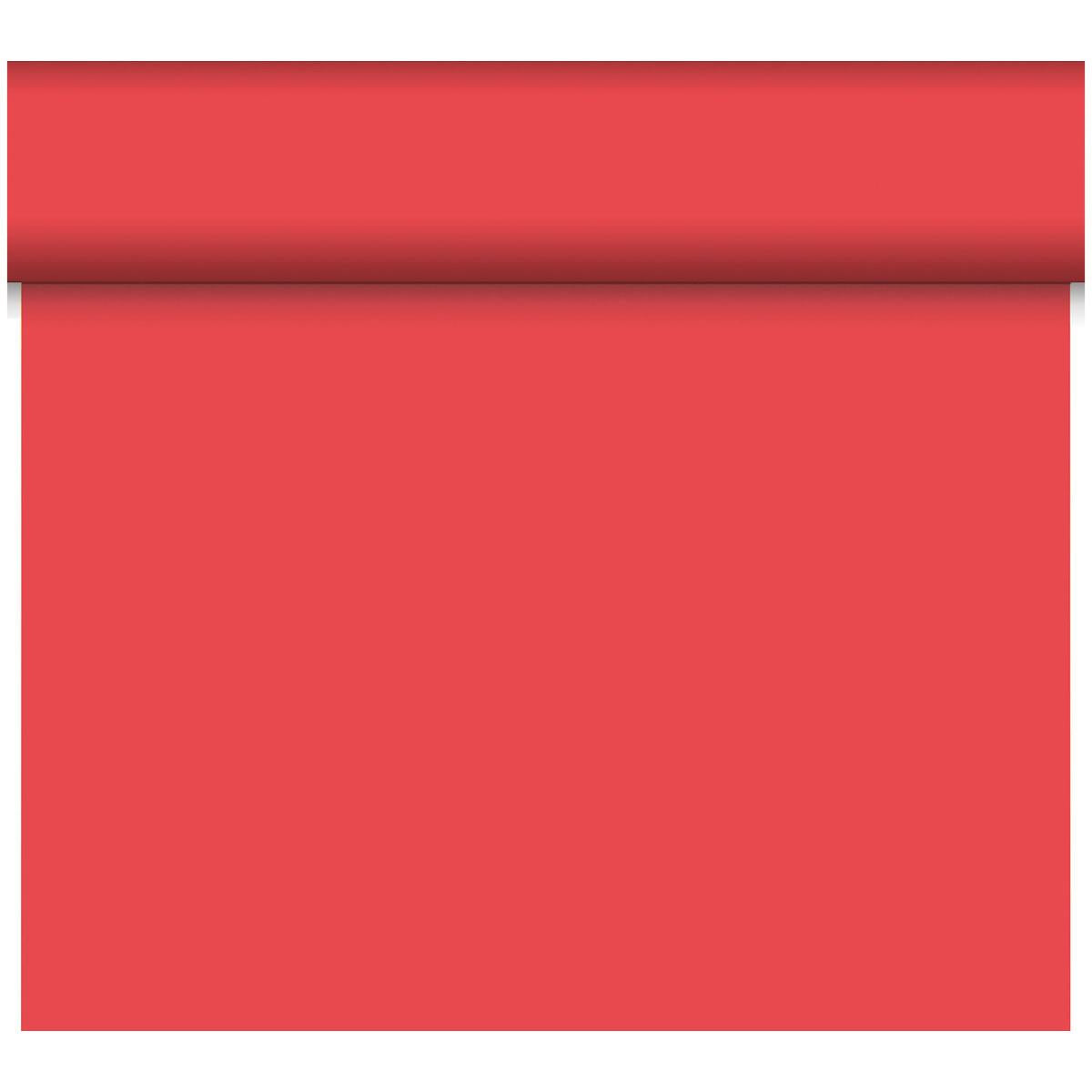 Eine Rolle Bio-DC Tete a Tete (0,4x24m, rot) von Duni GmbH, hergestellt aus hochwertigem Material, wird teilweise abgerollt, wobei die Bahn nach unten vor einem weißen Hintergrund verläuft.