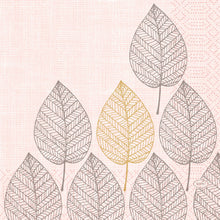 Eine Gruppe von umrandeten Espenblättern mit geometrischen Mustern in Grau und einem goldenen Akzent hebt sich auf einem hellrosa strukturierten Hintergrund ab. Perfekt für die Tischdekoration, sind diese Duni GmbH Servietten 33x33 3-lagig (1/4 Aspen, Packung 50 Stück) ideal für jede Gelegenheit.