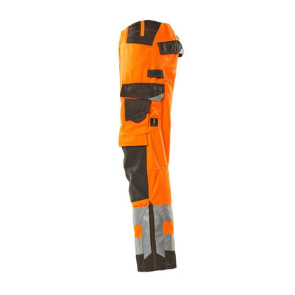 Trousers with knee pockets