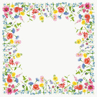 Una cornice bianca e quadrata, circondata da vivaci fiori dipinti ad acquerello e foglie verdi, richiama l’elegante tovaglia biodegradabile Bio-Dunicel. 84x84 cm “Flowy Meadow” di Duni GmbH: perfetta per la decorazione della tavola. Il centro rimane libero per la vostra creatività.