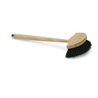 La raclette à vitres Nölle Profi Brush en forme de demi-lune (40 cm, poils naturels) de la société Nölle Profi Brush Bürsten- & Pinseltechnik e.K. permet un nettoyage sans traces ; ici, sur un fond blanc uni.