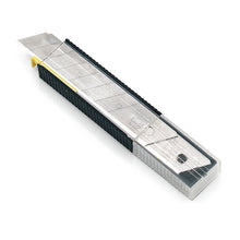 Der Nölle Profi Brush Klingen-Dispenser mit 10 Abbrechklingen (18 mm) enthält Ersatzklingen in einem transparenten Etui im stilvollen schwarz-silbernen Design von Nölle Profi Brush Bürsten- & Pinseltechnik e.K.