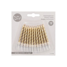 Eine Packung mit 12 PAPSTAR Geburtstagskerzen (6 cm) mit Halterungen von PAPSTAR GmbH, gold-weiße Spiralkerzen in einer Kunststoffverpackung mit der Aufschrift "Party feelings!" und "Birthday candles" in mehreren Sprachen.