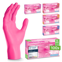Un gant jetable rose « ARNOMED NITRIL MAGNOLIA PINK » de la société ARNOWA GmbH est posé debout. À côté, on voit six boîtes de différentes tailles portant les inscriptions « ARNOMED NITRIL MAGNOLIA PINK », « sans poudre, sans latex », et l'une d'entre elles indique « 100x ».