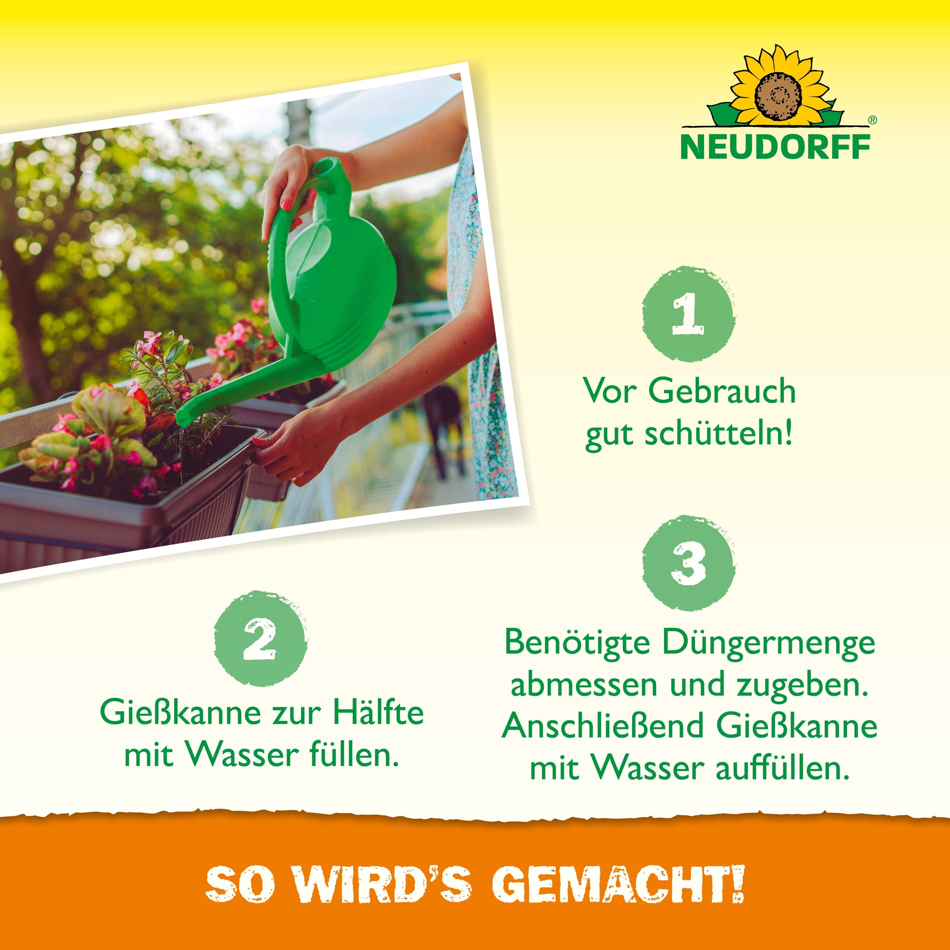 Eine Person benutzt eine grüne Gießkanne auf einem Balkon. Der Azet BlumenDünger flüssig von Neudorff Shop ist mit einer deutschen Anleitung und dem Neudorff-Logo versehen und bietet eine einfache Schritt-für-Schritt-Anleitung für gesundes Pflanzenwachstum.