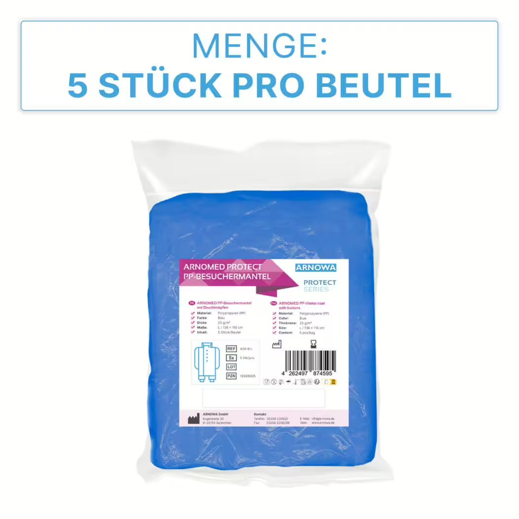 Ein durchsichtiger Kunststoffbeutel enthält fünf ARNOMED PROTECT PP-BESUCHERKITTEL BLUE Einweg-Besucherkittel mit Druckknöpfen der ARNOWA GmbH. Die Tüte ist mit einer Produktinformation und einem Barcode versehen. Über dem Bild: "Menge: 5 Stück pro Beutel.
