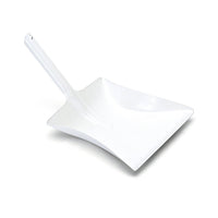 The Nölle Profi Brush metal dustpan, painted, 39x24 cm, with a Düll handle—shown here with a flat, square base and a short handle—from Nölle Profi Brush Bürsten- & Pinseltechnik e.K. is pictured against a plain white background.