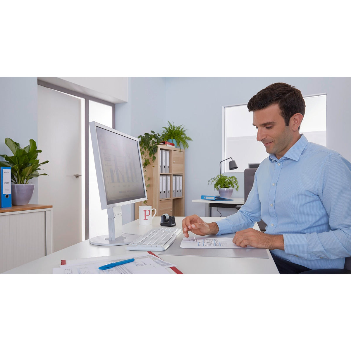 tesafilm eco & clear, transparent, 33 m x 19 mm – Anwendung