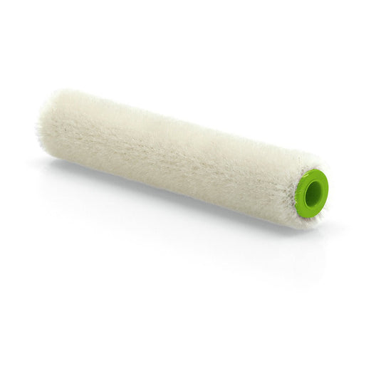 Il rullo per verniciatura in mohair Nölle Profi Brush da 10 cm (altezza del pelo 4 mm) di Nölle Profi Brush Bürsten- & Pinseltechnik e.K., ideale per superfici lisce, ha un rivestimento cilindrico bianco con nucleo in plastica verde su sfondo bianco.