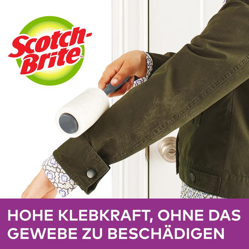 A person removes lint from a dark green jacket sleeve using the Scotch-Brite™ Everyday Clean Lint Roller, 30 sheets from 3M Deutschland GmbH. Text: "High adhesive strength, without damaging the fabric."