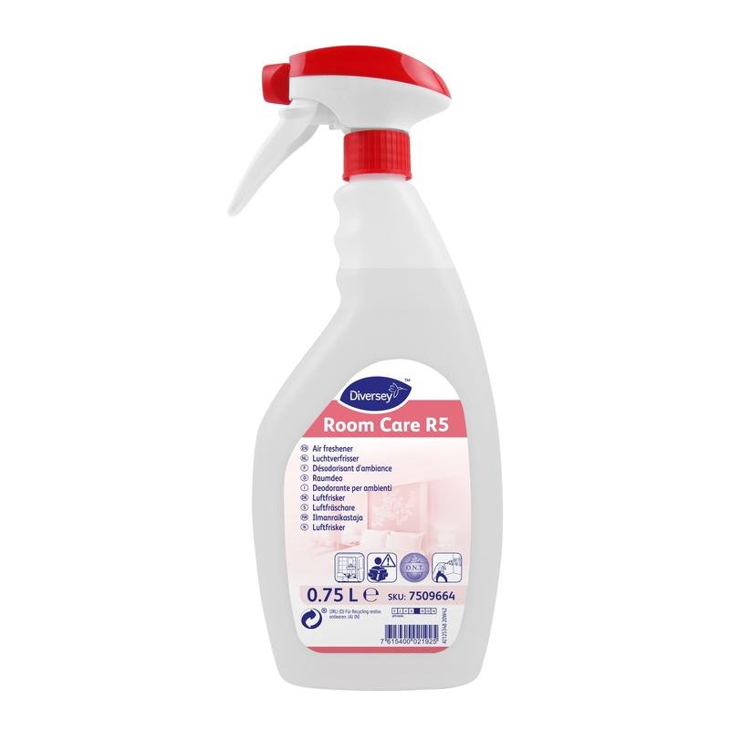 Eine weiße 750-ml-Sprühflasche aus Kunststoff mit der Aufschrift "Room Care R5, Raumdeo" von Diversey Deutschland GmbH & Co. OHG bietet Geruchsneutralisierung, mit mehrsprachiger Beschriftung und SKU auf dem Boden.