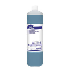 Una bottiglia da 1 litro del detergente multiuso TASKI Alconet blu, prodotto dalla Diversey Deutschland GmbH & Co. OHG. L’etichetta riporta le istruzioni per l’uso in diverse lingue e sottolinea le prestazioni di pulizia versatili e potenti di questo prodotto.