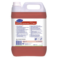 Un bidon de 5 litres de TASKI Sani Cid Pur-Eco, nettoyant d'entretien pour sanitaires de Diversey Allemagne, à base d'acide citrique naturel, avec poignée et couvercle blancs, étiquette multilingue, liquide rouge et certification environnementale de l'UE.