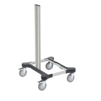 Il prodotto "TASKI Chassis Micro, telaio base piccolo" di Diversey Deutschland GmbH & Co. OHG è un telaio base compatto e mobile dotato di quattro ruote piroettanti e di un montante centrale su sfondo bianco.