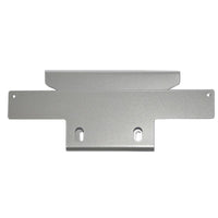 Der Adapter zur Geräteaufnahme (Klein) von Diversey, passend für TASKI swingo 2100µicro, ist eine silberne Halterung mit zwei Armen und Schraublöchern zum einfachen Befestigen von Geräten. Die Packung enthält 1 Stück.